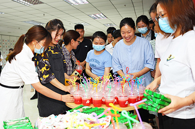 火爆网怀旧生日会